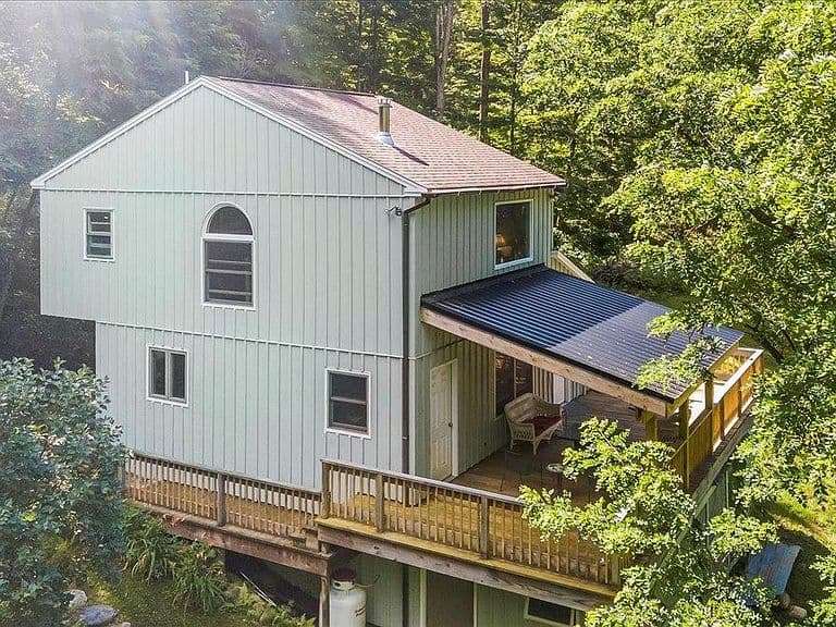 509 Thompson Pond Road photo 1