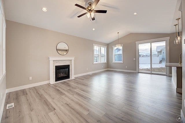 2963 Travis Ave photo 3