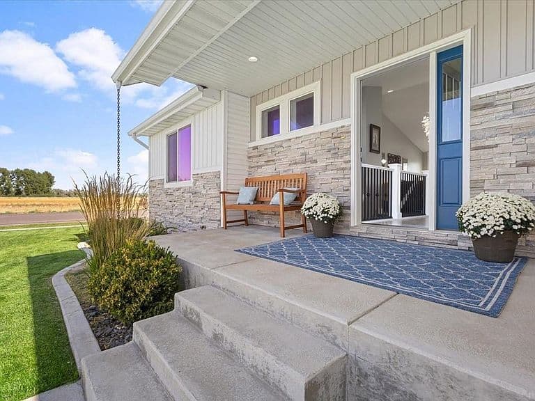 5038 Cassie Dr photo 4