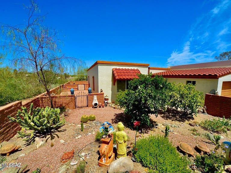 858 S Camino Guarina photo 1