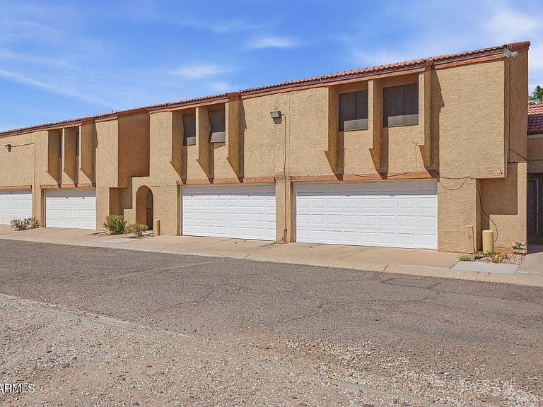 2202 W GLENROSA Avenue #18 photo 3