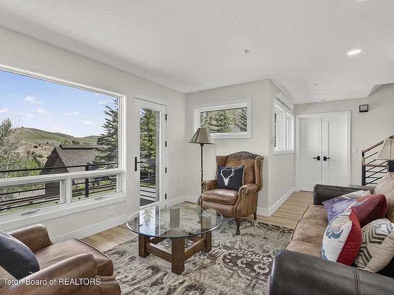 480 Henley Rd photo 5