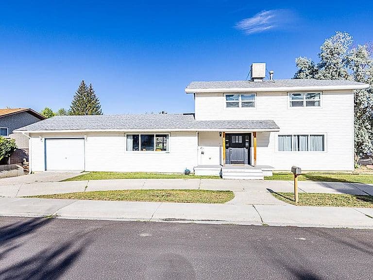 230 Jade St photo 2