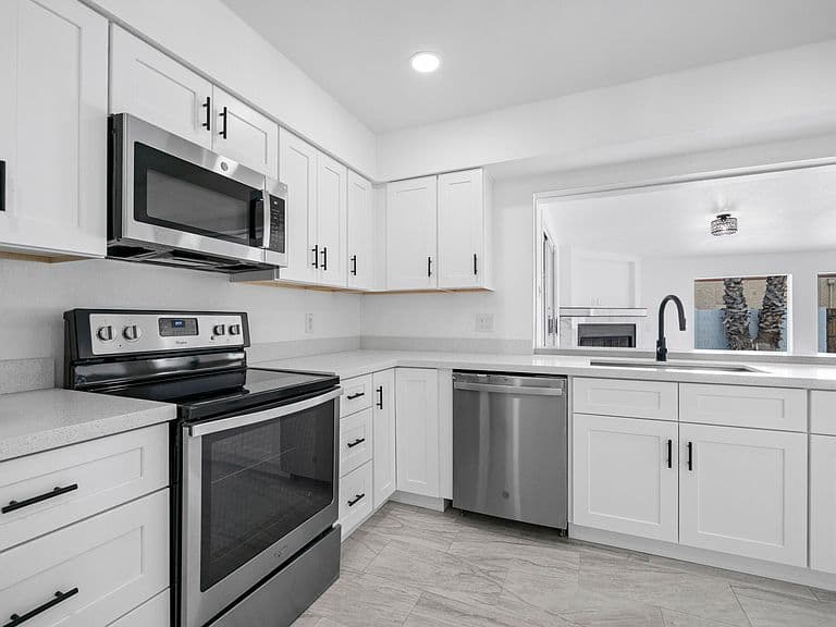 702 E SAGUARO Street photo 2