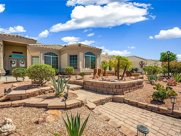 2521 Majestic Way photo 3