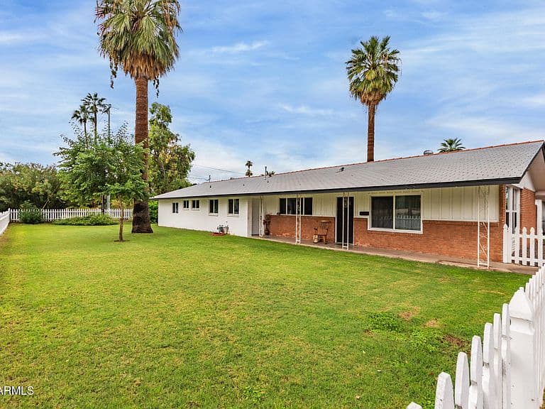 328 E BETHANY HOME Road photo 1