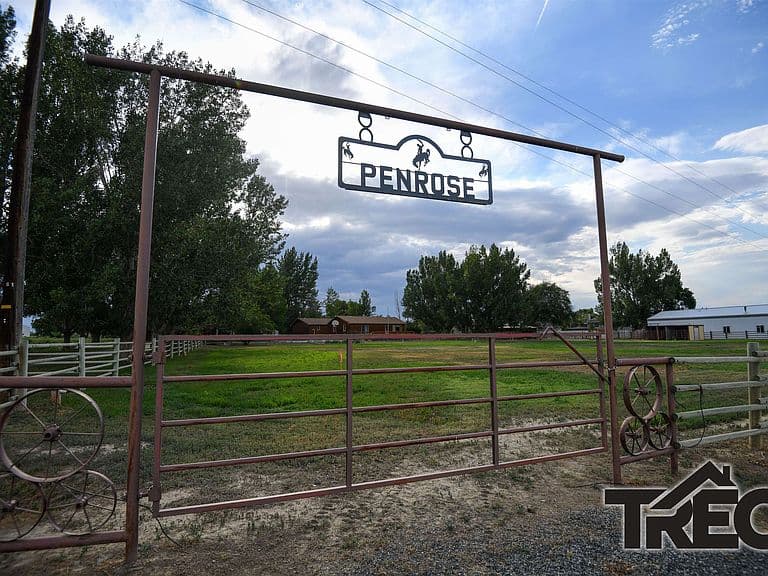 1040 Road 1 photo 2