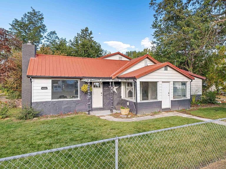 4205 N 1410 E photo 2