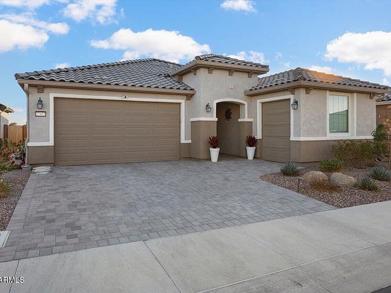 27453 W WAHALLA Lane photo 4