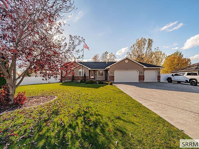 3320 E Woodside Dr photo 1