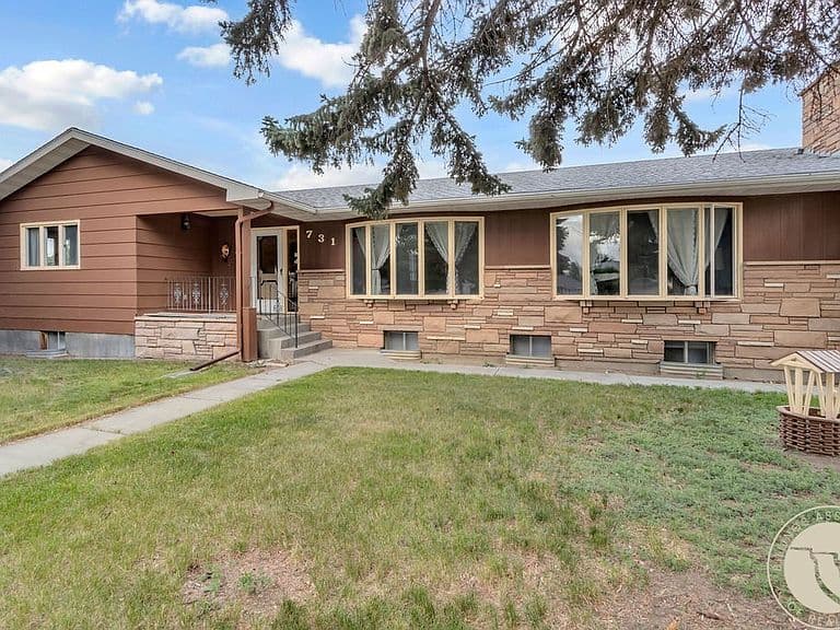 731 Orchard Ln photo 1