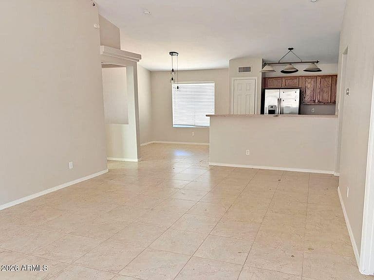 2071 N PINE Place photo 3