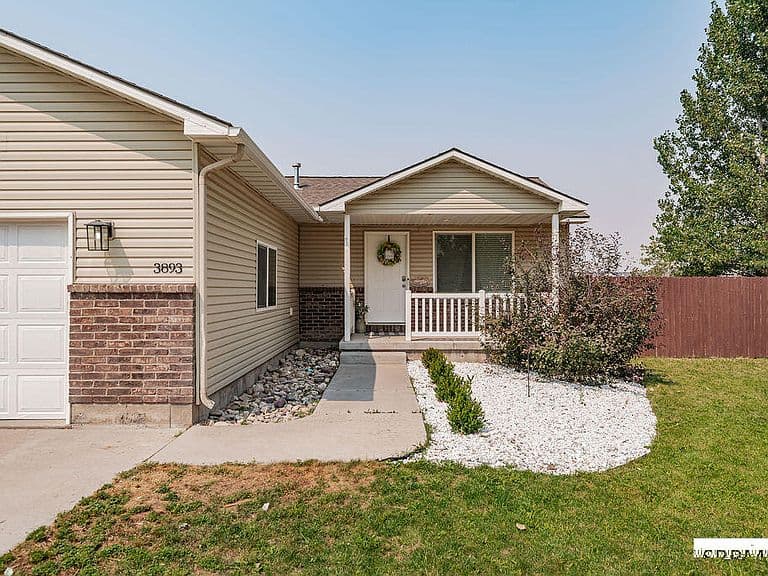 3893 E Ash Ln photo 2