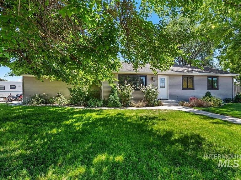 1198 N Pyrite Ave photo 5