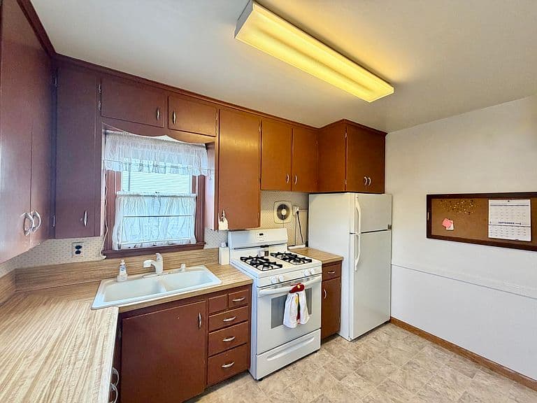807 S High St photo 2