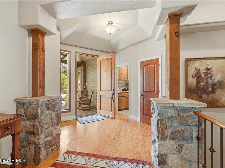 2140 Lone Oak Way photo 5