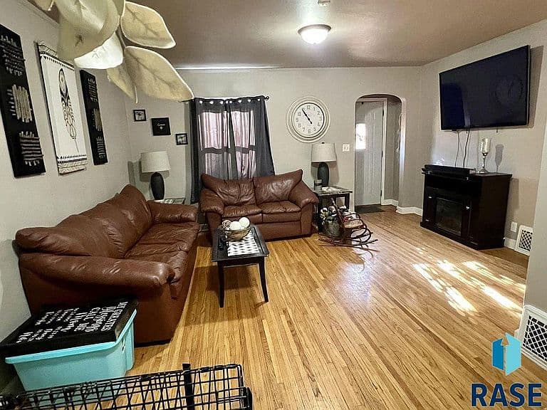1228 N Duluth Ave photo 5