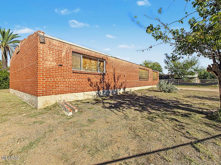3553 E Frankfort Stra photo 2