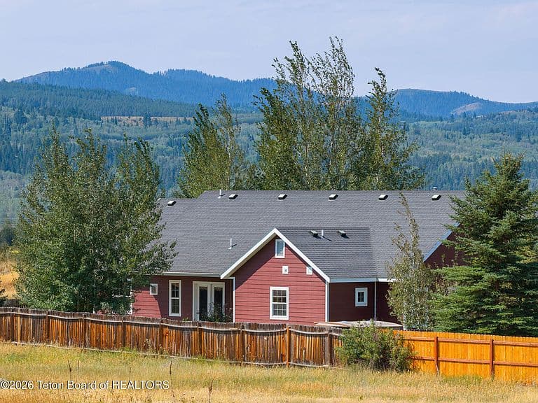 8841 Aurora Dr photo 3