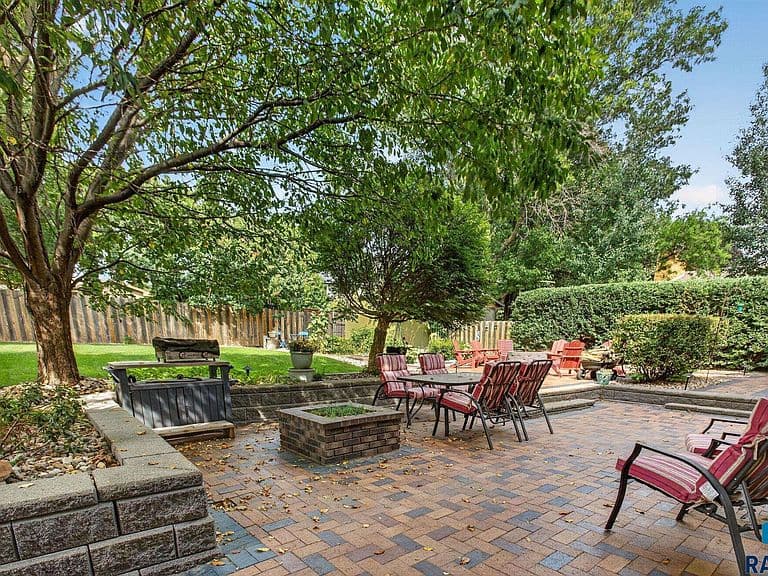 708 E Alder Ln photo 5