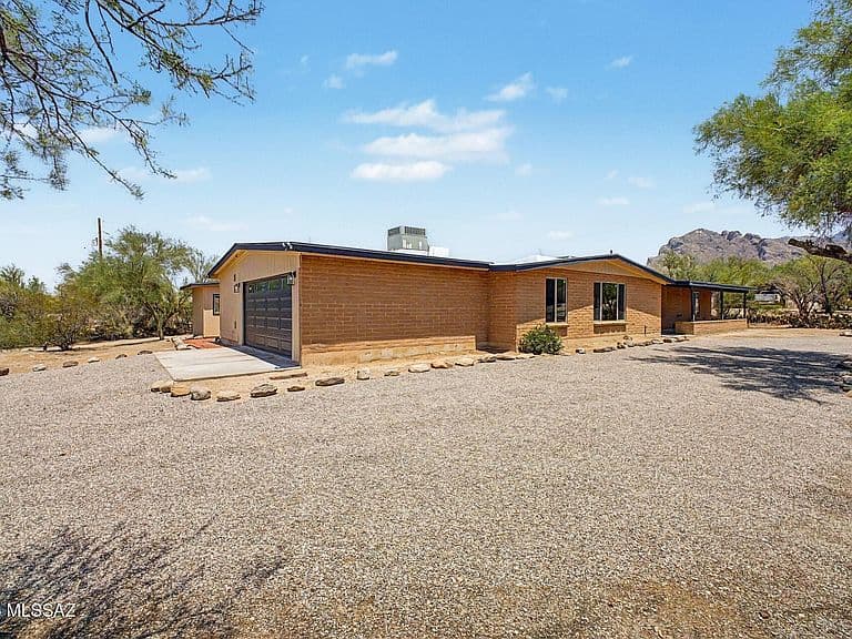 1164 W Emerine Dr photo 4