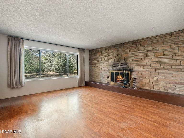 1435 W Oneal Rd photo 5