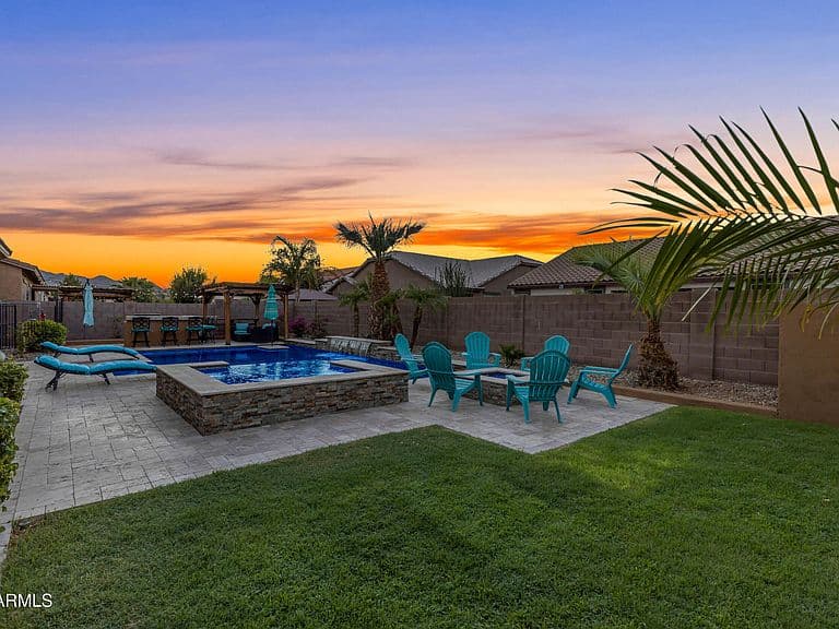 18372 W PARADISE Lane photo 1
