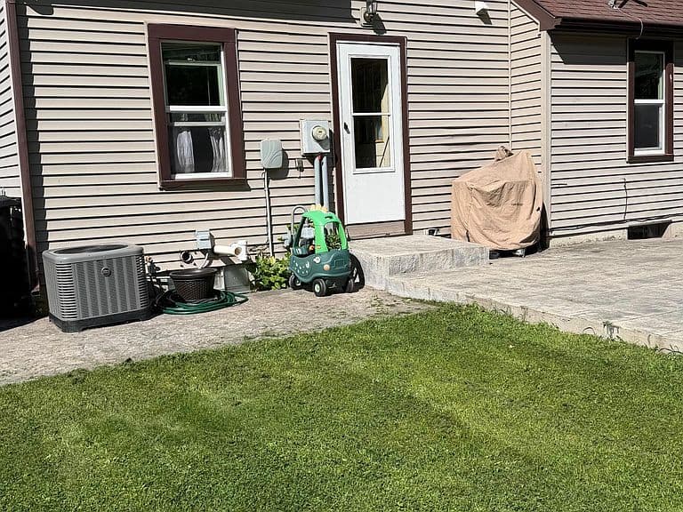 115 Riverside Dr photo 3