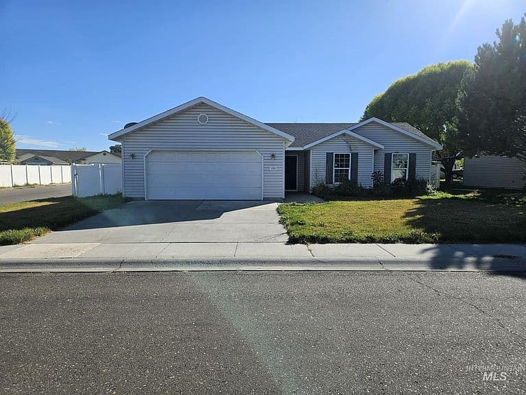 226 Bellevue Ct photo 1