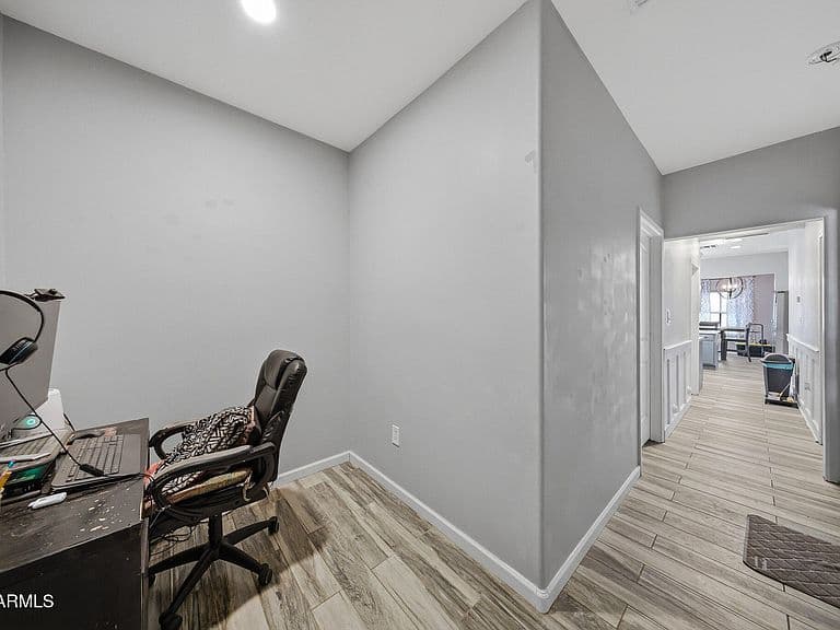 1341 E BRILL Street photo 2