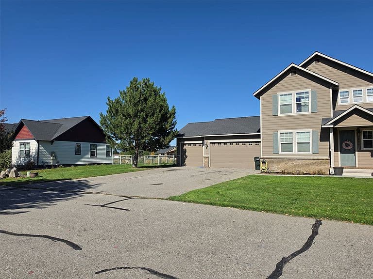 585 Wildflower Cir photo 3