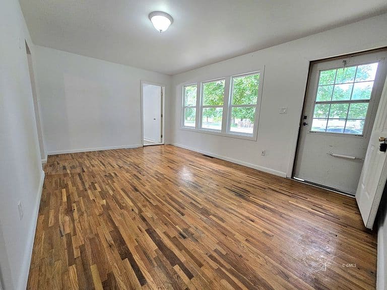 217 2nd St photo 5