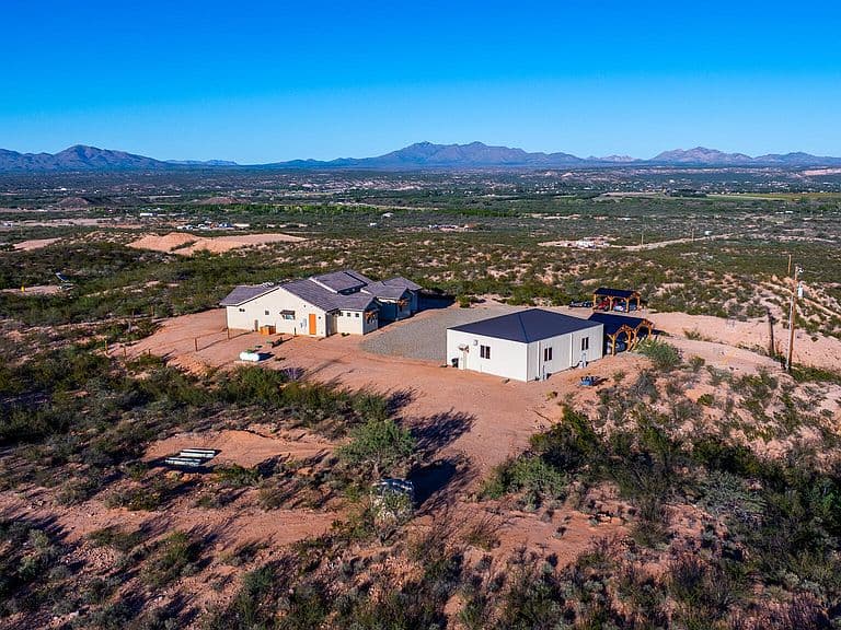 1121 N Apache Ridge Rd photo 2