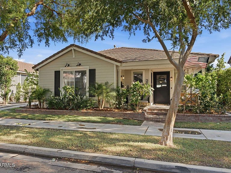 2709 E TAMARISK Street photo 1