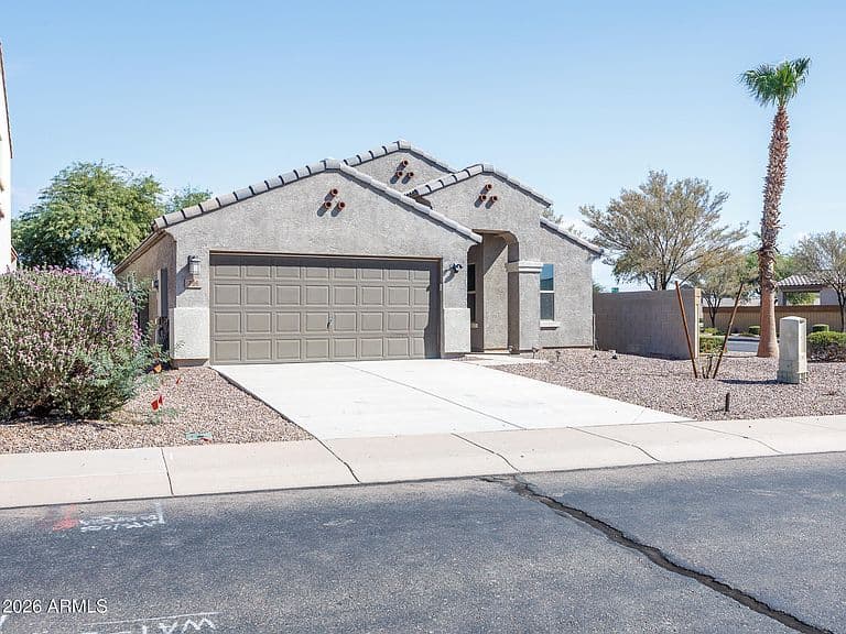 786 W KINGMAN Drive photo 2
