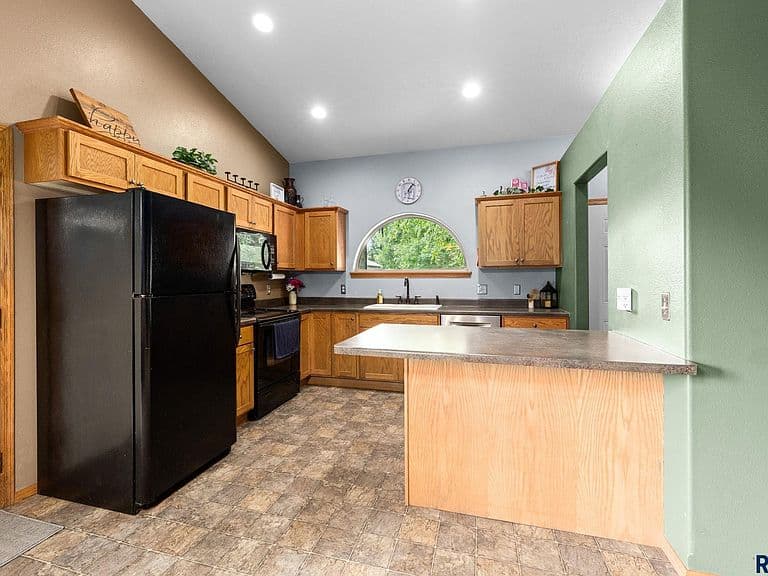 1002 Hemlock St photo 2