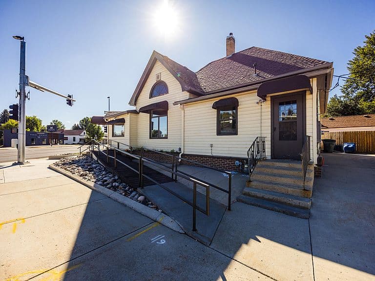 400 Coffeen Ave photo 2
