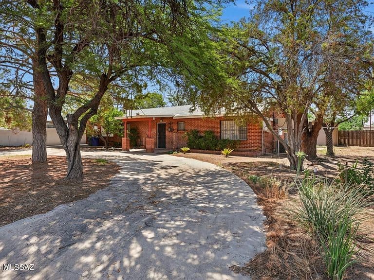 1257 W Navajo St photo 4