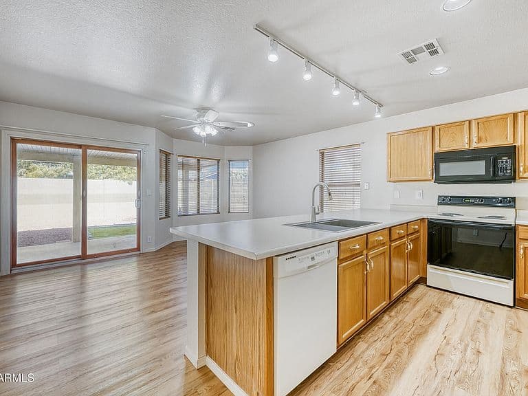 9652 W Carol Ave photo 5