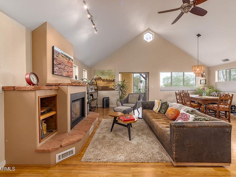 465 E FRANKLIN Avenue photo 2