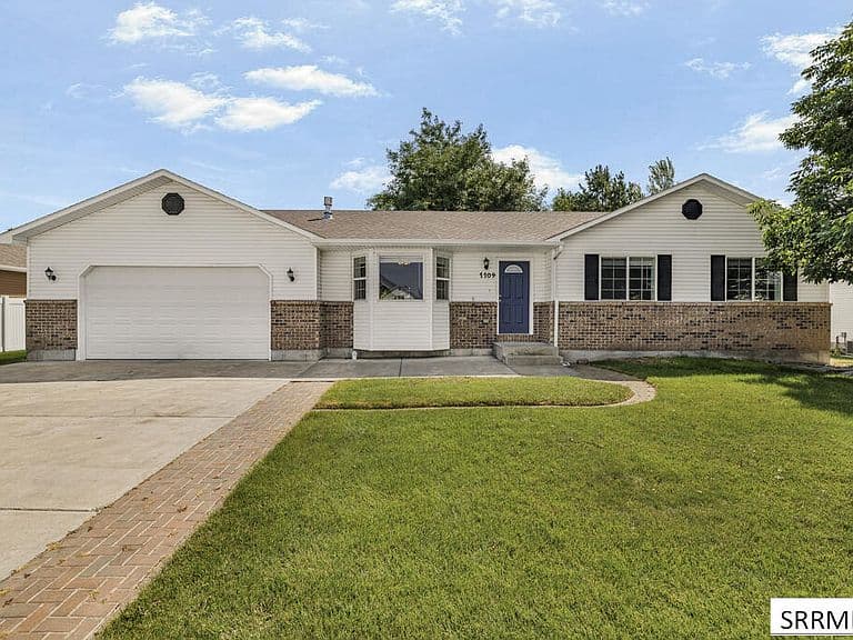 1109 S Diamond Cir photo 1