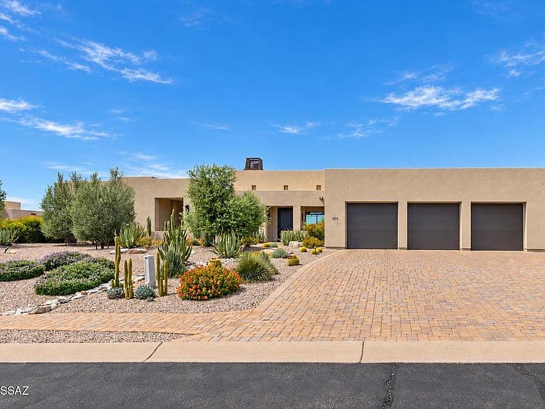 6134 W Seven Saguaros Cir photo 2