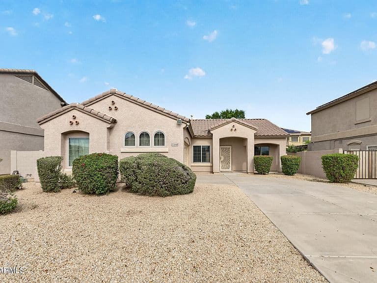 17348 W HILTON Avenue photo 1