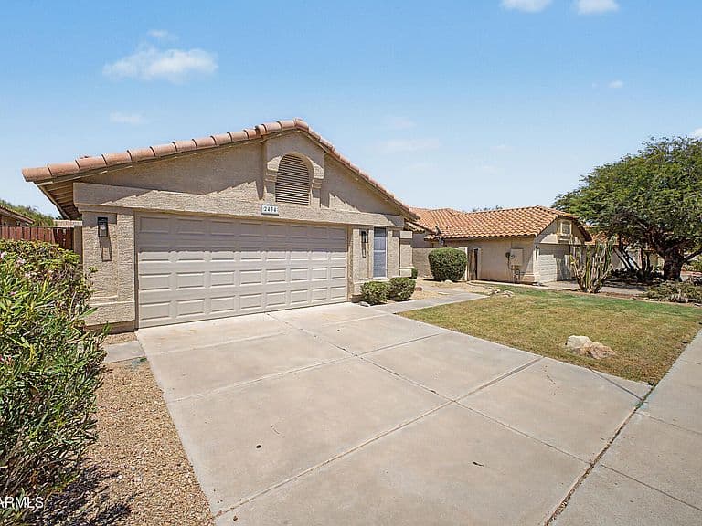 2434 E CATHEDRAL ROCK Drive photo 3