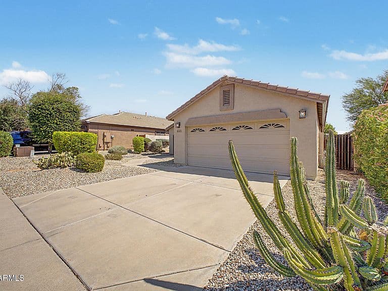8965 E HILLVIEW Street photo 3