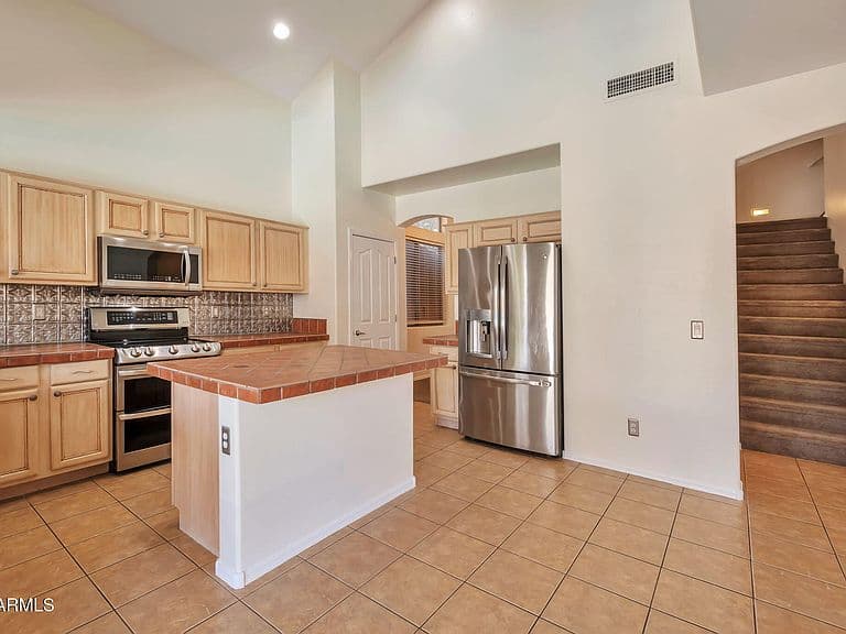 3368 E LAFAYETTE Avenue photo 5