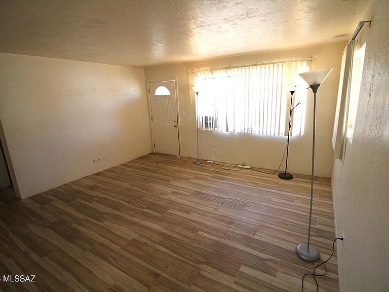 2726 N Baxter Ave photo 3