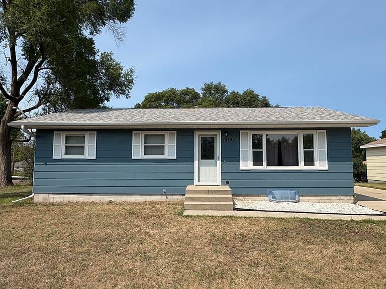 1500 E Birch Ave photo 2
