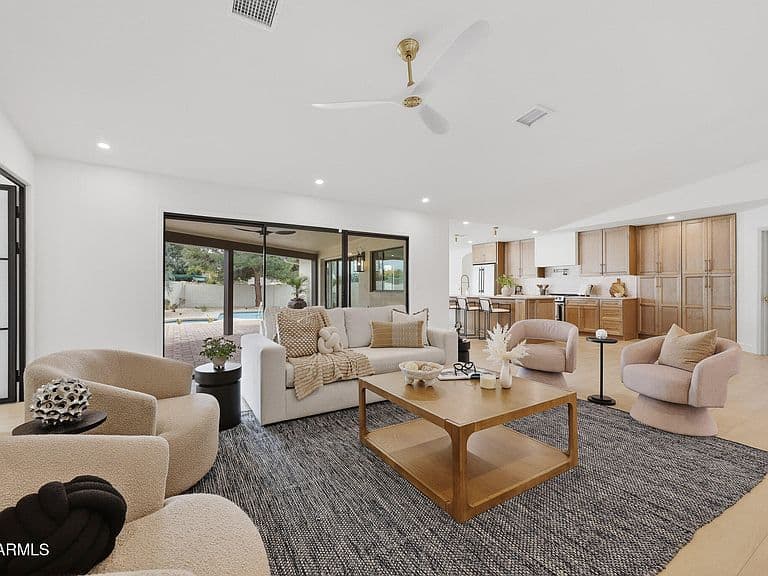 5819 E Redfield Rd photo 1