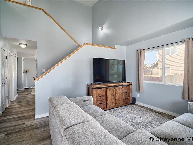1406 Meadow Dr photo 5